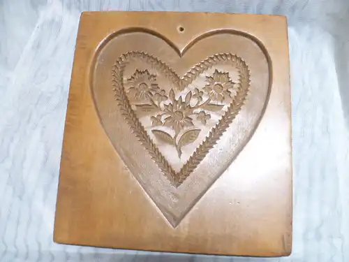 Cherry tree speculum form heart model around 1860 Very nice backmodel,speculaus model in the shape of a heart with finely carved flowers