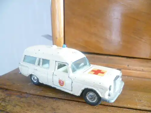 No K-6 Merzedes Benz " Binz" Ambulance  siehe Bilder