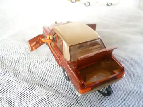 Corgi 1: 32  Merzedes Benz 240 D braunmetallic Dach Goldmetallic  Top Zustand