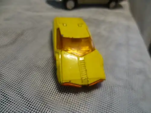 Datsun 128X  von 1973 Chassi gelb Fahrwerk orange No: 123 8927