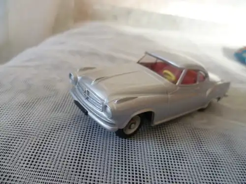 Atlas Editions Mattel Dinky Toys - #549 Borgward Isabella Coupe - Silver 1:43 Baujahr 1961 aus der Vitrine !