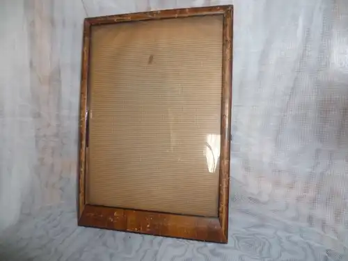 Aufstellrahmen Jugendstil Nußbaum ebonisiert. Maße: 18cm X 25,5cm