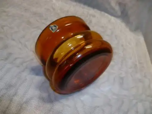 CASCADE Eleganz hier ein Entwurf von  Designer Cari Zalloni 1937 Athen 2012  Rillenglasvase  Bernsteinfarben   in Form mundgeblasen  der 1960 er Höhe: 8 cm: