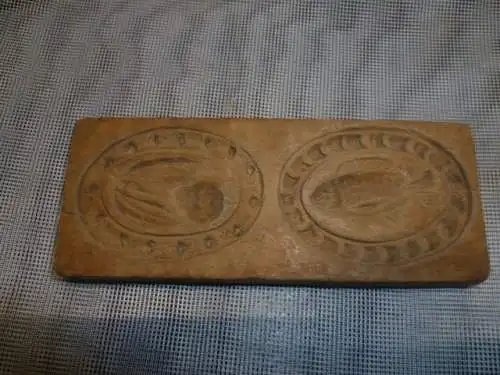 Springerle Modell  2Motive  Medaillon im Kerbrahmen oval fein gerahmt und  fein ausgeschnitzt seltene Motive  um 1870 geschnitzt   Provenienz : Bäckerei in Bretten