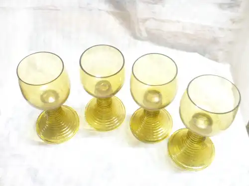 Waldglas Bernsteinfarben 4 Römerform Weingläser Historismus - Jugendstil um 1890 