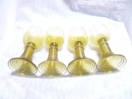 Waldglas Bernsteinfarben 4 Römerform Weingläser Historismus - Jugendstil um 1890 