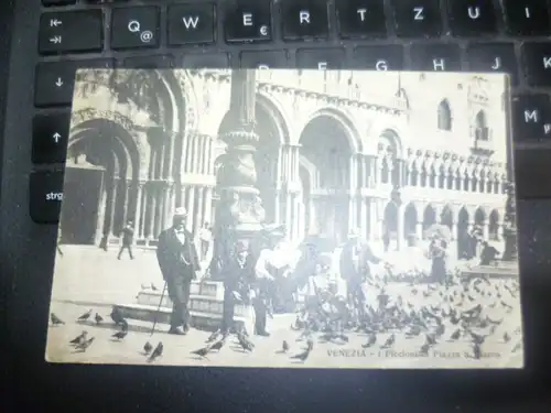 Ansichtskarte Name: Piccioni in Piazza S. Marco Piccioni in Piazza S. Marco  Sammelgebiet: Markusturm/Markusplatz - Campanile von San Marco