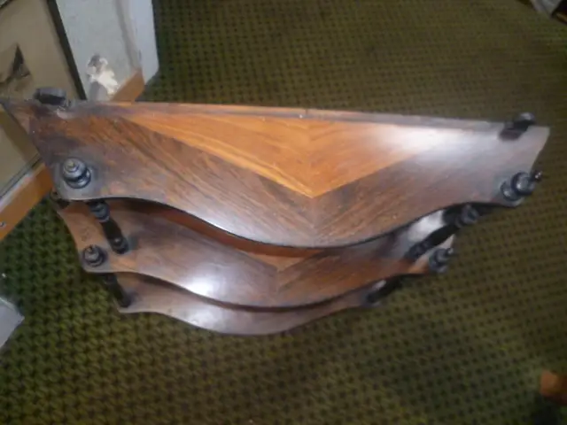 Französisches .Nußbaum 1870 Etagere zum Hängen 3 Fächer mehrfach bebaucht. Maße: 57 cm X 15 cm X 51 cm 4