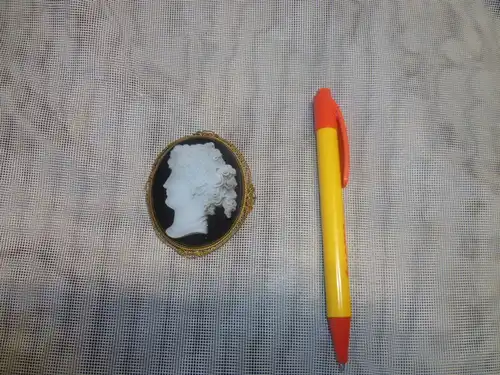 "Griechische Göttin " Große viktorianische Brosche - Gemme besetzt mit einem Onyx und einem geschnitztem Speckstein, Frankreich um 1870