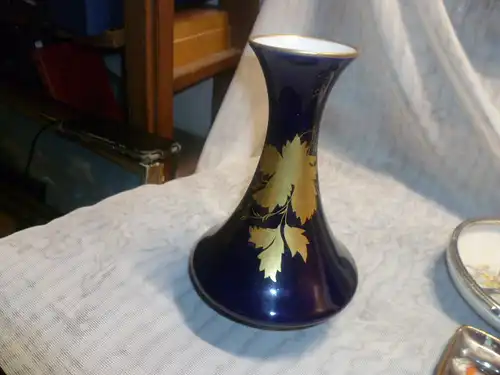 Waldershof Bavaria K0baldblaue Rosenvase handbemalt mit Goldmalerei wilder Wein 