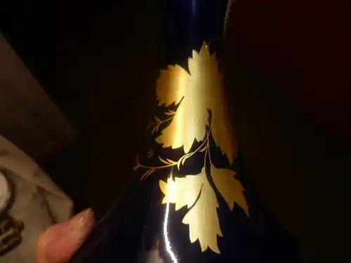 Waldershof Bavaria K0baldblaue Rosenvase handbemalt mit Goldmalerei wilder Wein 