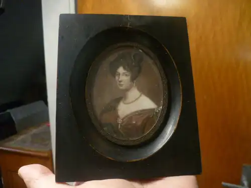 Portrait Miniatur auf Elfenbein um 1840 signiert M.A " Dame im Dreiviertelportrait"