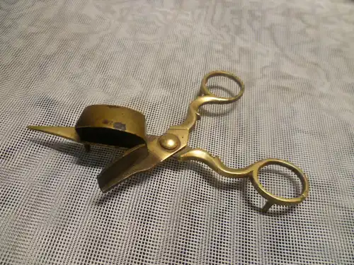 Biedermeier Dochtschere Kerzenlöscher um 1870 Messing   Länge: 12,5 cm