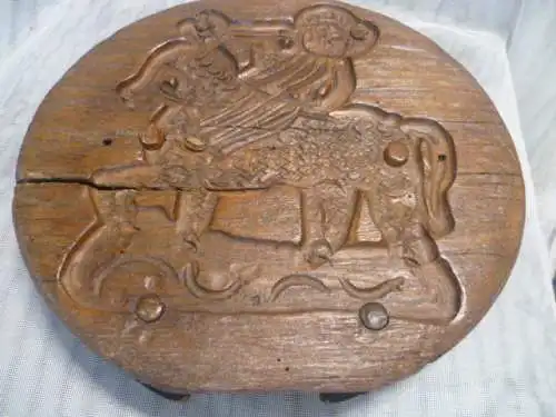 Musealer Lebkuchen oder Spekulatiusmodel Reiterfigur tief ausgeschnitzt um 1760 Eiche Provenienz: Bäckerei Gauss Bretten Baden 