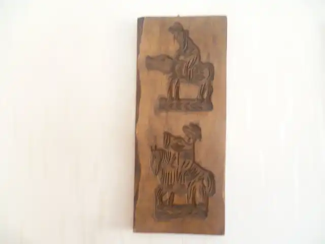 Lebkuchenmodel um 1840-60 Schweinereiter und Reiter hoch zu Ross tief fein geschnitzt um1900 Masse :21 x 50cm Provenienz : Bäckerei Gauss Bretten Baden 1