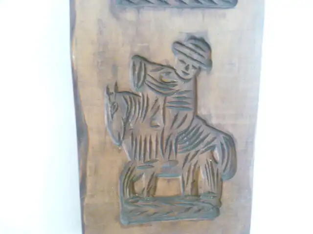 Lebkuchenmodel um 1840-60 Schweinereiter und Reiter hoch zu Ross tief fein geschnitzt um1900 Masse :21 x 50cm Provenienz : Bäckerei Gauss Bretten Baden 3