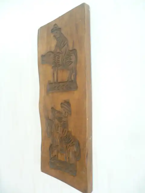 Lebkuchenmodel um 1840-60 Schweinereiter und Reiter hoch zu Ross tief fein geschnitzt um1900 Masse :21 x 50cm Provenienz : Bäckerei Gauss Bretten Baden 4