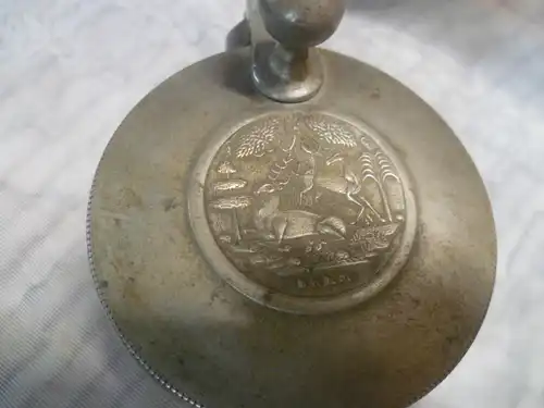 Jägerkrug Damen Bierkrug Facettenschliff mit Blütendekor Böhmen od. Bayerischer Wald um 1840