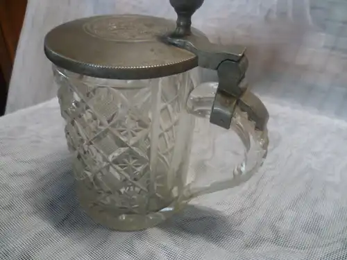 Jägerkrug Damen Bierkrug Facettenschliff mit Blütendekor Böhmen od. Bayerischer Wald um 1840