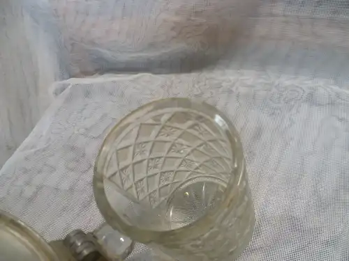 Jägerkrug Damen Bierkrug Facettenschliff mit Blütendekor Böhmen od. Bayerischer Wald um 1840