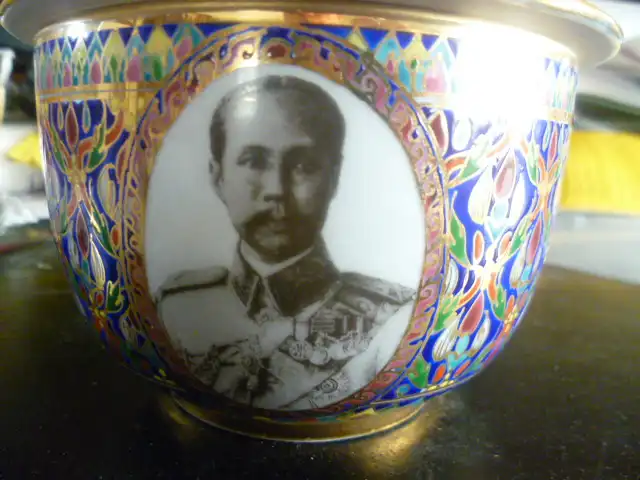 THAI BENJARONG Porzellan Portraitdose KÖNIG VON SIAM RAMA V CHULALONGKORN L KERAMIK VINTAGE Art Deko Vintage um 1940-48 Portrait :König Chulalongkorn von Thailand (1853-1910) 2