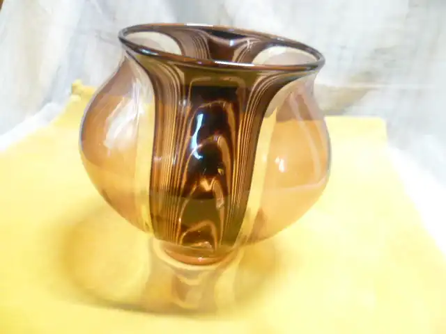 Bimini Lauscha signierte violette Glasvase  von Albrecht Greiner Mai 1932 Lauscha - 2012 Lauscha  in Tulpenform mundgeblasen 0