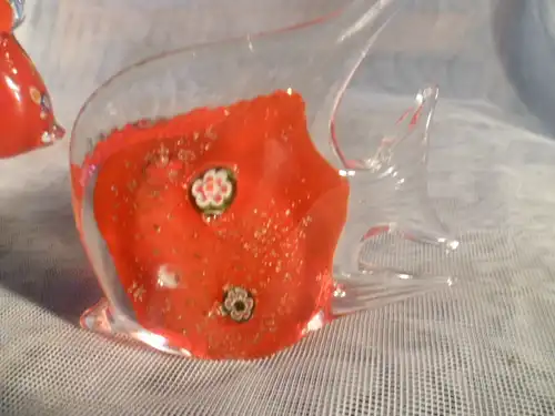 Murano 1970 Fisch Tischdekoration rubinrotes Glas mit Goldeinschmelzungen  sehr naturalistische Arbeit Vitrinenzustand