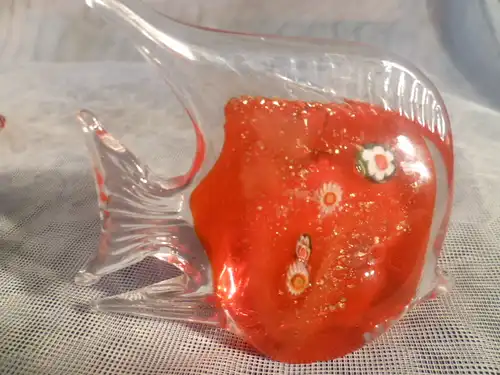 Murano 1970 Fisch Tischdekoration rubinrotes Glas mit Goldeinschmelzungen  sehr naturalistische Arbeit Vitrinenzustand