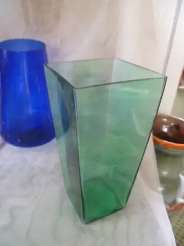 Wilhelm Wagenfeld Vase Kristall grün Glas Zylindrische rechteckige Form