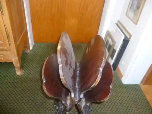 Tramptechnik Kerbschnitzerei wohl ein Zeitungsständer Schwarzwald oder Schweiz Brun um 1880 -1900 französisches Nußbaum massiv