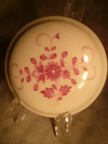Meissen Porzellan Indisch Purpur Reich Rot Deckeldose um 1970 signiert C. Schmiad Deckeldose -/ Schmuckdose Durchmesser 9 cm Höhe:6 cm