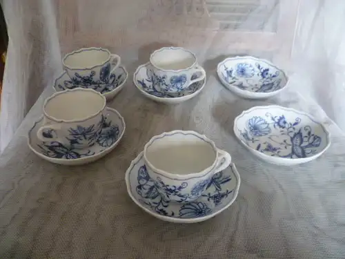 Meissen Zwiebelmuster 4Mokkatassen mit (6) Untertassen war im Besitz 1 Mitarbeiterin von Meissen 