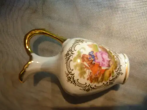 Verlobung oder Brautgeschenk hier:. Limoges Model Vase " Fragonard " gemarkt  H: 9,5cm Vitrine 50Ära