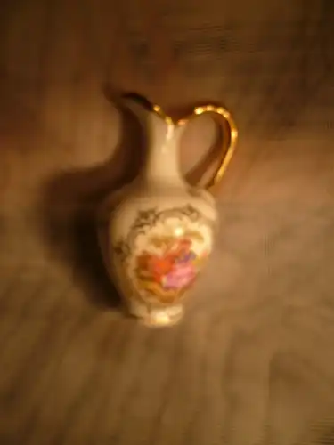 Verlobung oder Brautgeschenk hier:. Limoges Model Vase " Fragonard " gemarkt  H: 9,5cm Vitrine 50Ära