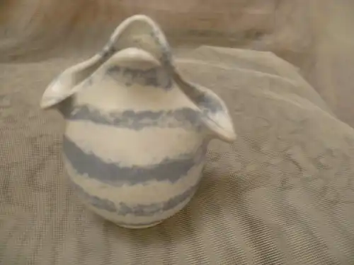 Ära 50 Jahre ungewöhnliche Vase Formnr.486  Alte schön geformte Vase aus Keramik im Design der 50er Jahre.