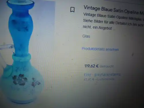 Viktorianische Blaue Opaline  Milchglas Vase mit Coraline Antik Henkel  C.1900 mit griechischer Blütendekoration