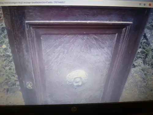 Türe zum Einbauen  um 1900 mit geschnitzter Rosette Messingband zum Anschrauben Schloss und Schlüssel vorhanden  Masse  67x52x3,5 cm