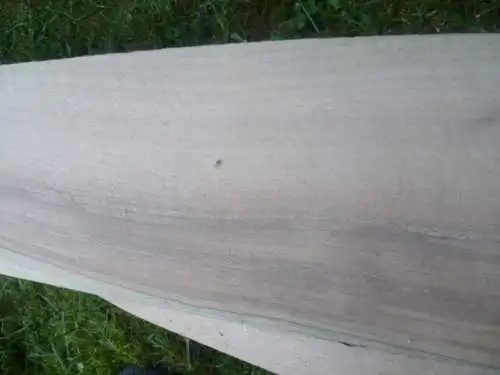 Nussbaum-Furnier geschliffen in 2,2 mm Stärke mit einer Länge von 230 cm X 12cm. Zum Restaurieren oder ausbessern von Furnierschäden , auch Neuanfertigungen Schatullen , Fensterbänke ..