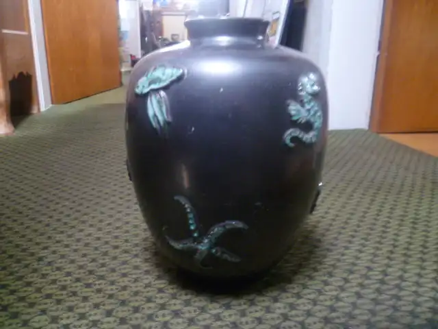 Karlsruher Majolika Nr.5680 Auflagen Dekor Vase Seetiere Art Deko 1920-30 Designer : Josef Hillerbrand ? H: 31 cm aus der Vitrine  ein Hingucker ! 1