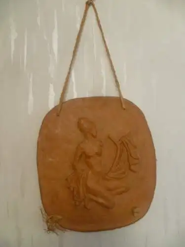 In der Art des : Terrakotta von Amedeo Gennarelli (1881-1947), bekannter Künstler italienischer Herkunft, der Anfang des 20. Jahrhunderts in Frankreich große Erfolge feierte und eine jungen Mädchen Akt darstellte.