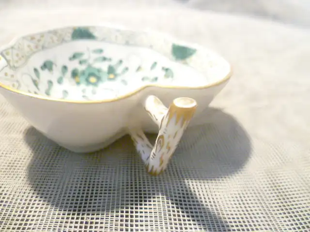 Meissen Blatt Schälchen Goldrand indisch grün Masse: 10,5 cm X 9,5 cm 1