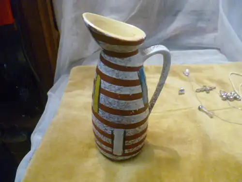 Bay Keramik Graffiti Henkelvase oder Krugvase Vintage Formnummer 247-17 der 1950 Ära aus der Vitrine top