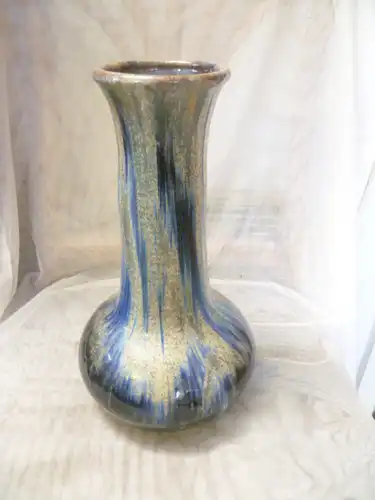 Grün blaue schwarze Schlickerlasur  Studio Keramik Vase  signiert S die  Höhe: 34 cm