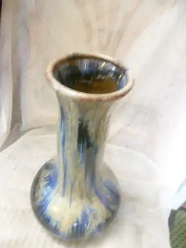 Grün blaue schwarze Schlickerlasur  Studio Keramik Vase  signiert S die  Höhe: 34 cm