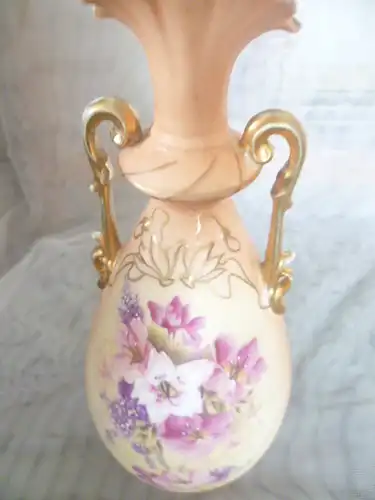  Royal Wettina Jugendstil Nouveau Emporen Vase Robert Hanke Goldbemalung reiches Blütendekor wohl Thüringen oder Tschechoslowakei um 1900