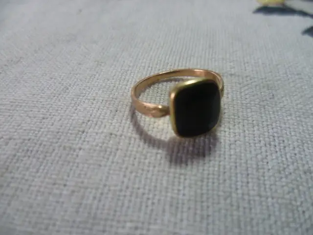 Gold 585 Ring Biedermeier um 1840-60 wohl Orient Wiener Gravur  besetzt mit 1 Spinell oder Turmalin  0