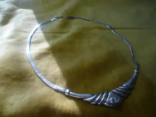 Art Deko ca 1920-30 feine Halskette 0vale perlen teilweise Schnitztechnik in der Art Muscheln Blüten 