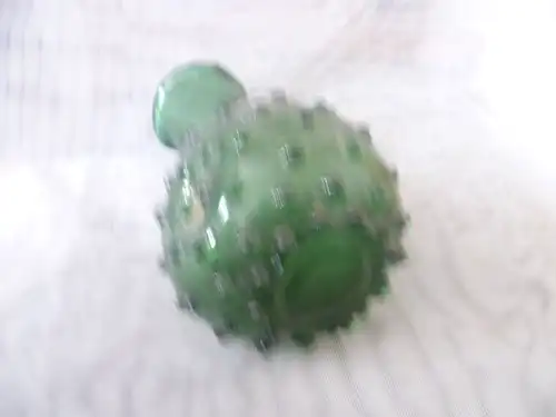 Imposantes ausgefallenes sehr seltene grüne Glas Kunst Objekt in Form eines Murano Netria Etrusca Empoli Verde Glas Vase mit Noppen 