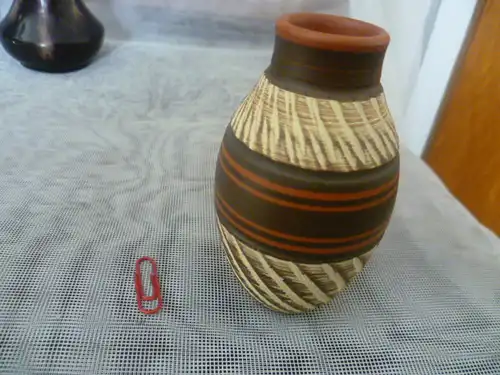 Model Vase Art Deko Dümler & Breiden sig. H geritzte Kongodekor Keramikvase Sgraffito Entwürfe Henry van de Velde, Peter Behrens und Karl Görig, H 10 cm