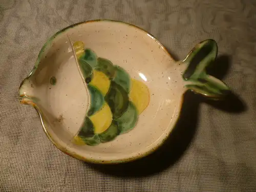 Studiokeramik Schälchen  in Fischform für Chips etc  handbemalt Vintage der 1980 Jahre